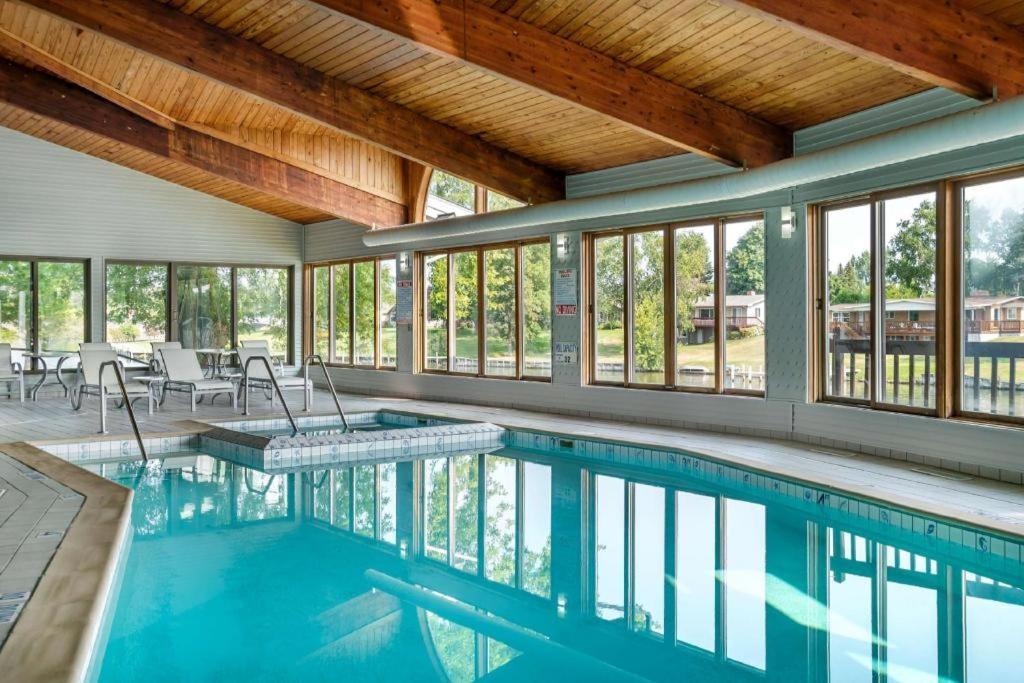 Best Western River Terrace Cheboygan Exteriér fotografie