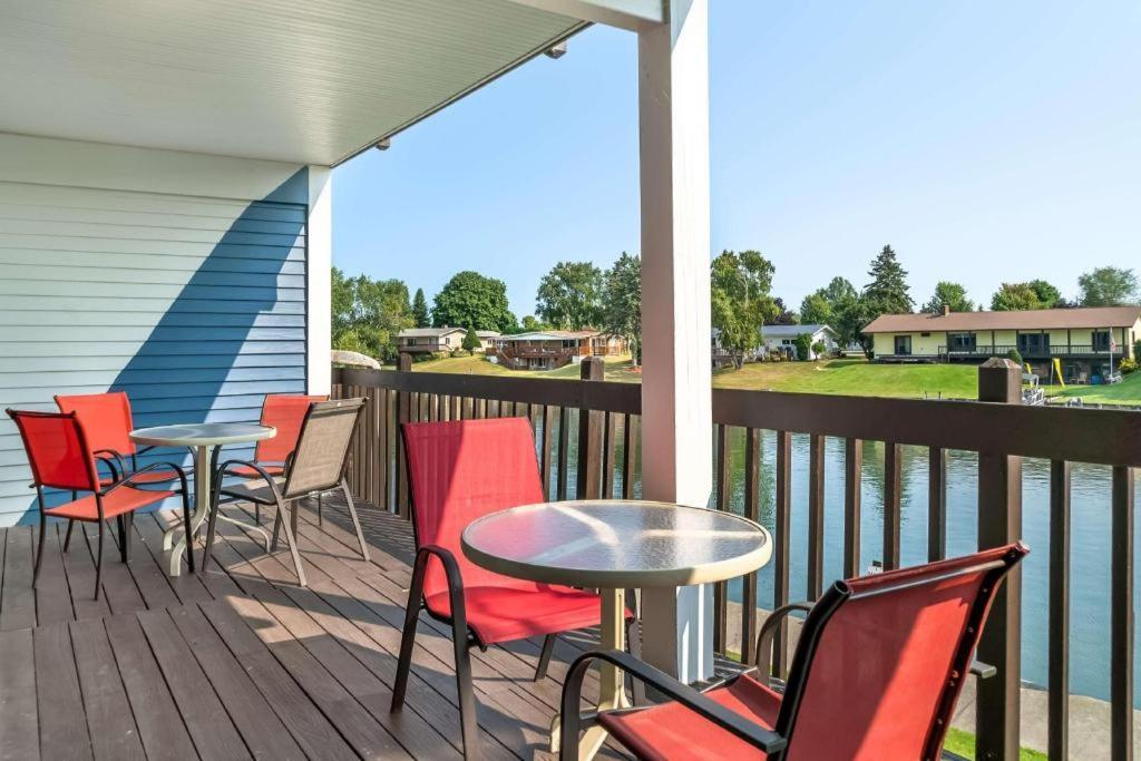 Best Western River Terrace Cheboygan Exteriér fotografie